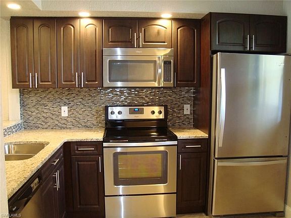 Brand new Kitchen cabinets, backsplash, granite counters & SS appliances.
