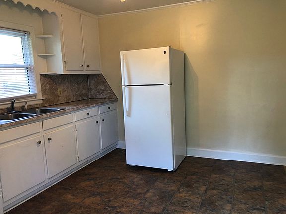 4th image of 122 Edwards Ct