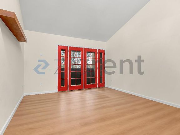 2nd image of 3454 Castle Glen Dr Unit 226