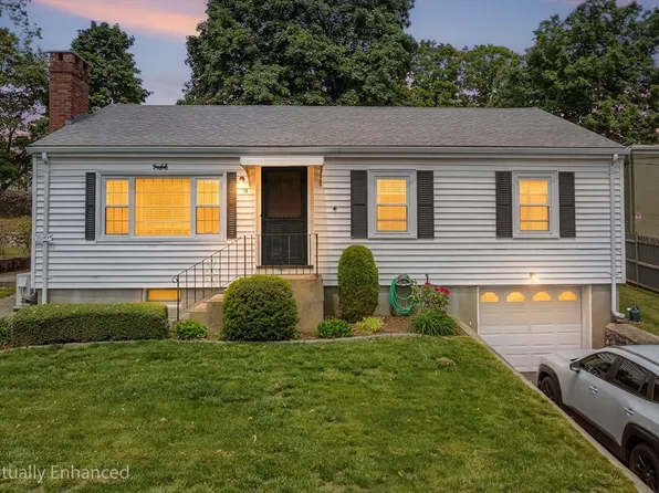 9 Hart St, Wakefield, MA 01880