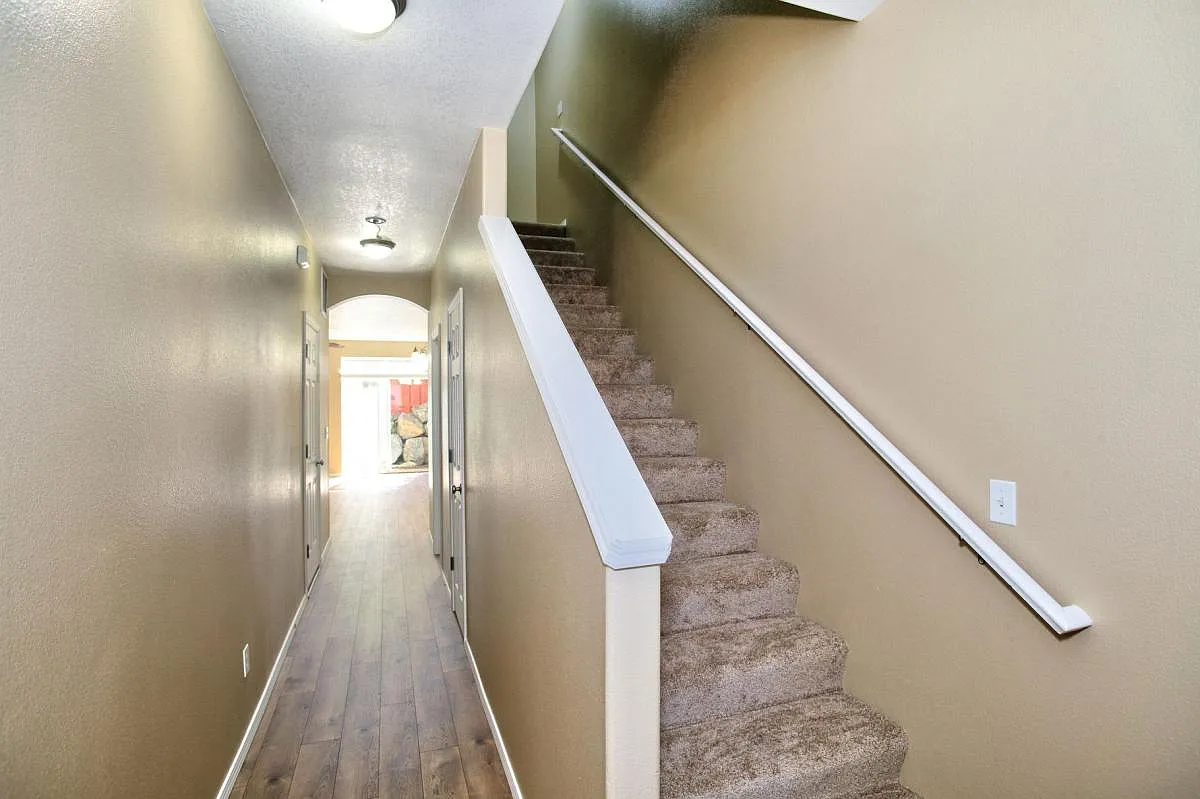 1622 SW San Mateo Ter — Photo 2