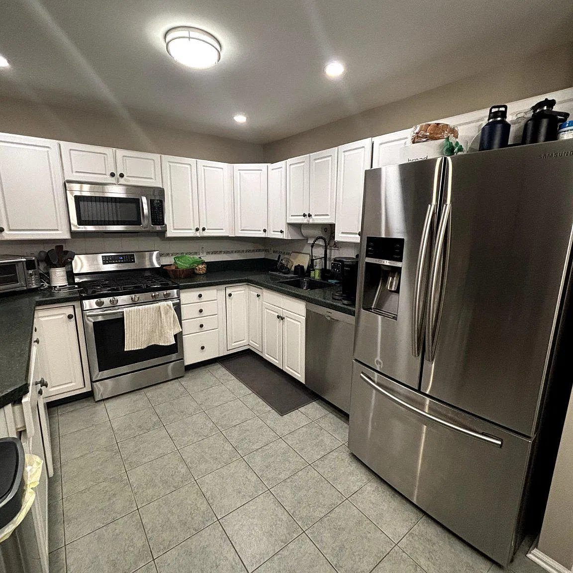 3 bed, 2.5 bath, 3046 sqft, $3,300 — Photo 4