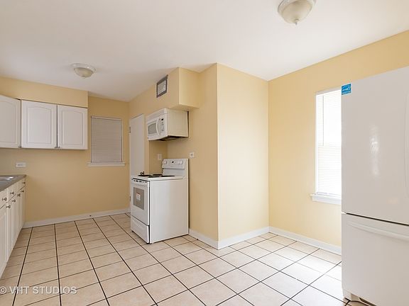 3rd image of 1925 W Glen Flora Ave