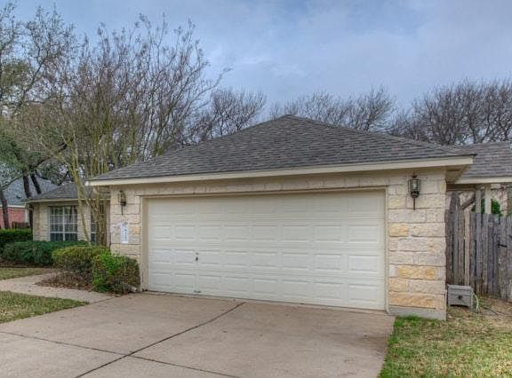 2nd image of 2627 Goldfinch Dr