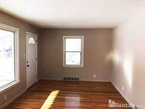 4th image of 18755 Woodland St