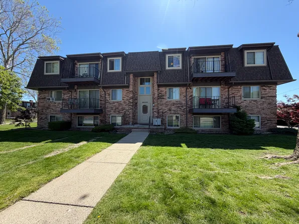439 Riviera Dr, Saint Clair Shores, MI 48080
