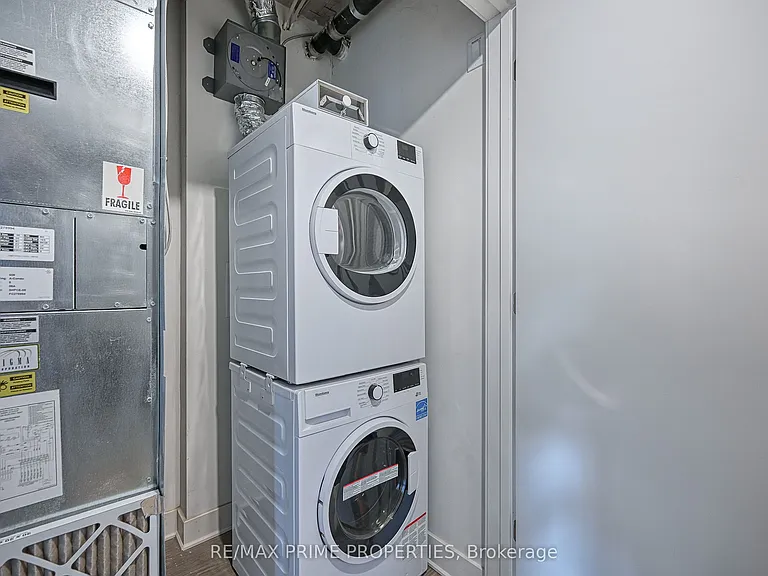 180 George St #508 — Photo 27