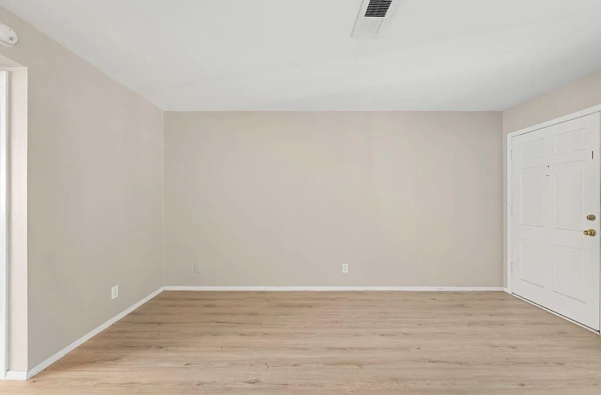 1 bed, 1.0 bath, $1,100 — Photo 3