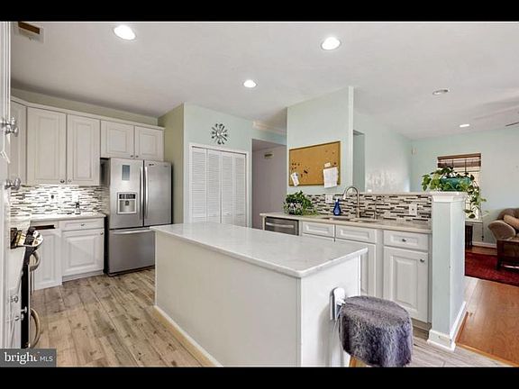 4th image of 4603 Manor Dr