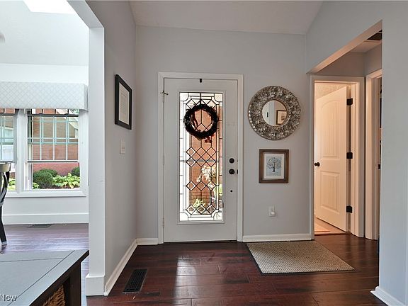3rd image of 225 Westwind Dr Unit 18