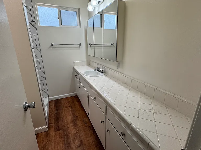 1280 S Barrington Ave #10 — Photo 24