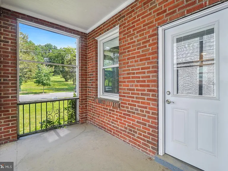 2615 Otis St NE — Photo 40