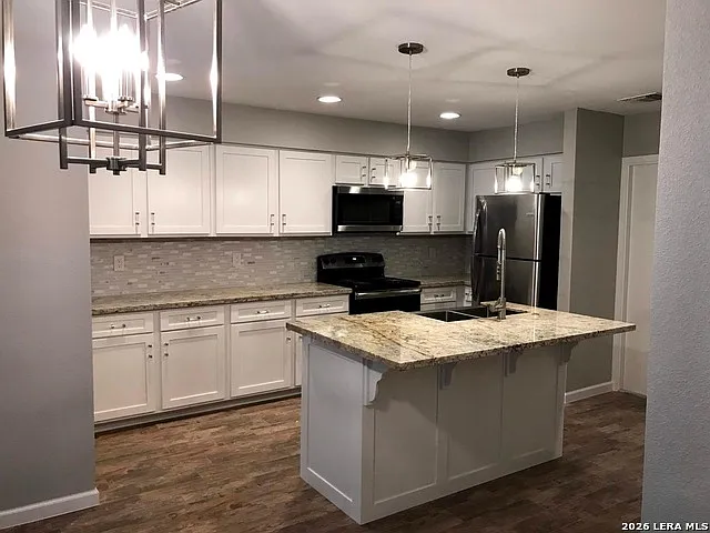 2 bed, 1.5 bath, 2066 sqft, $1,600 — Photo 3