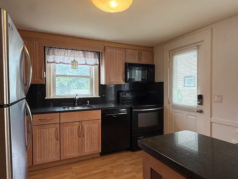 31 Falmouth Rd — Photo 9