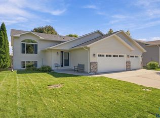 1812 S Monticello Ave, Sioux Falls, SD 57106