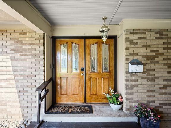 4th image of 609 Thomas St