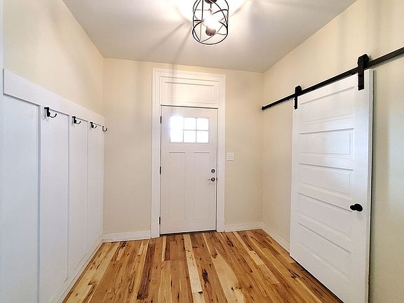 Entry/Coat Rack & Closet