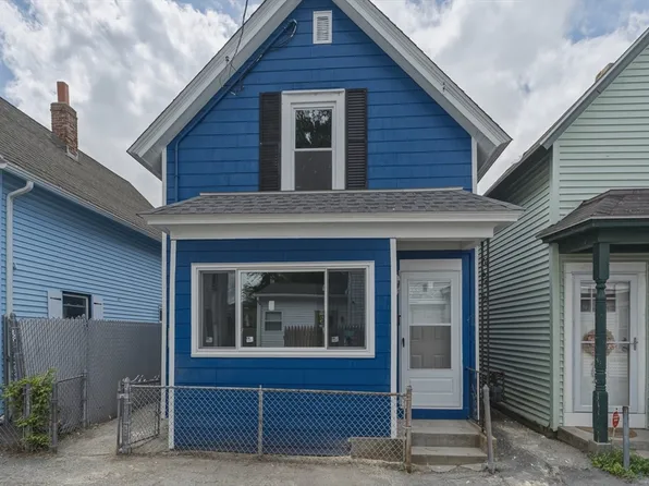 12 L St, Lowell, MA 01850