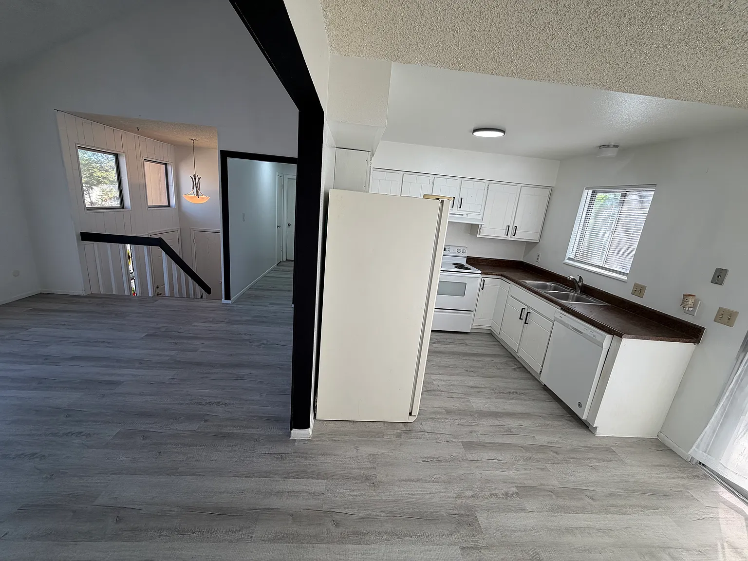 4 bed, 2000 sqft, $2,100 — Photo 3