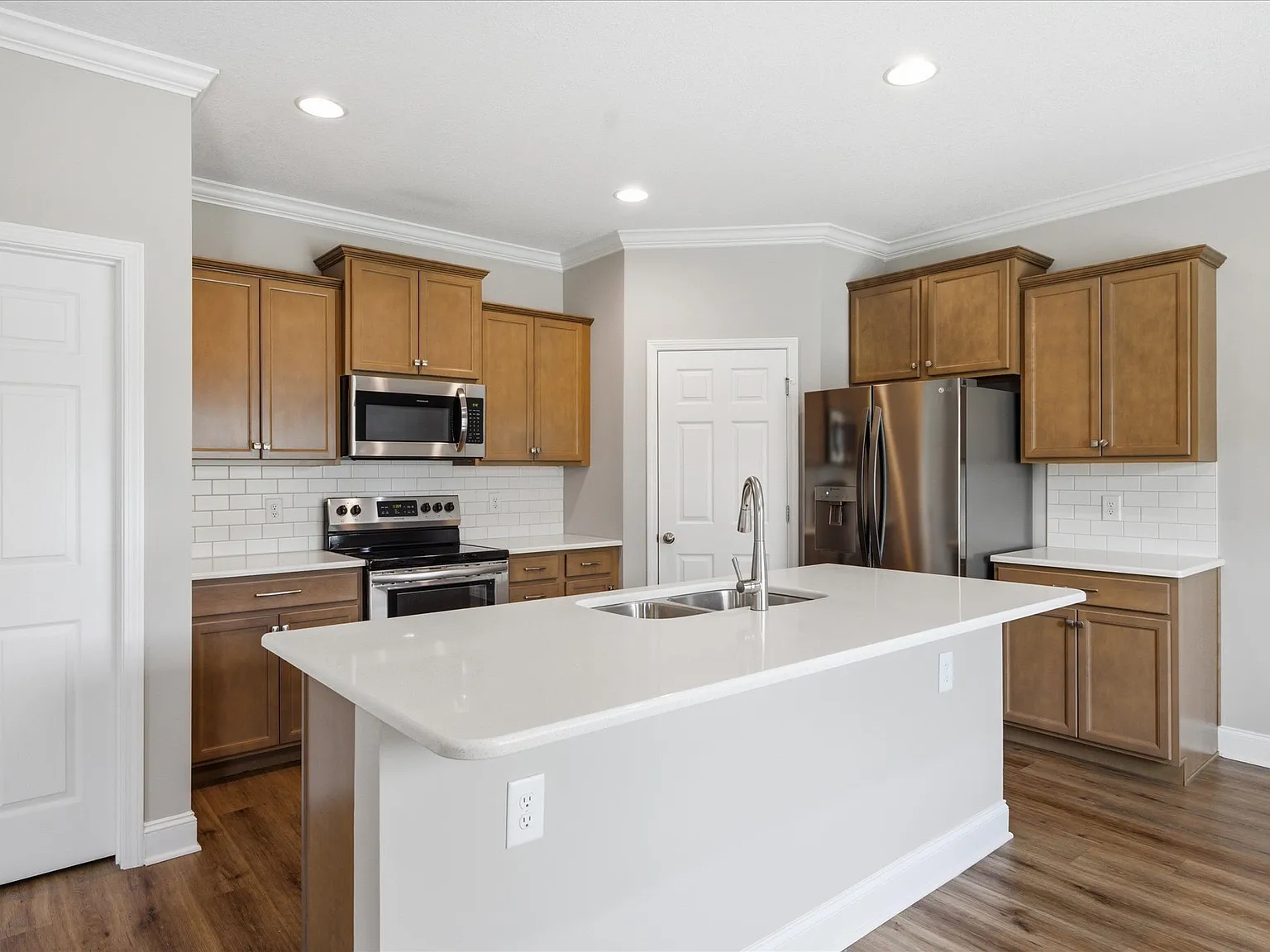 4 bed, 2.5 bath, 2224 sqft, $2,550 — Photo 2