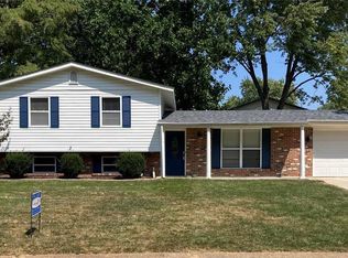 2 W Meadow Dr, Saint Peters, MO 63376