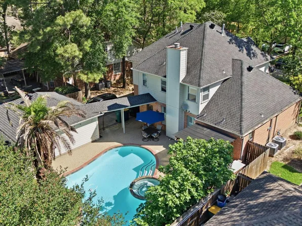 26 E Sterling Pond Cir, The Woodlands, TX 77382