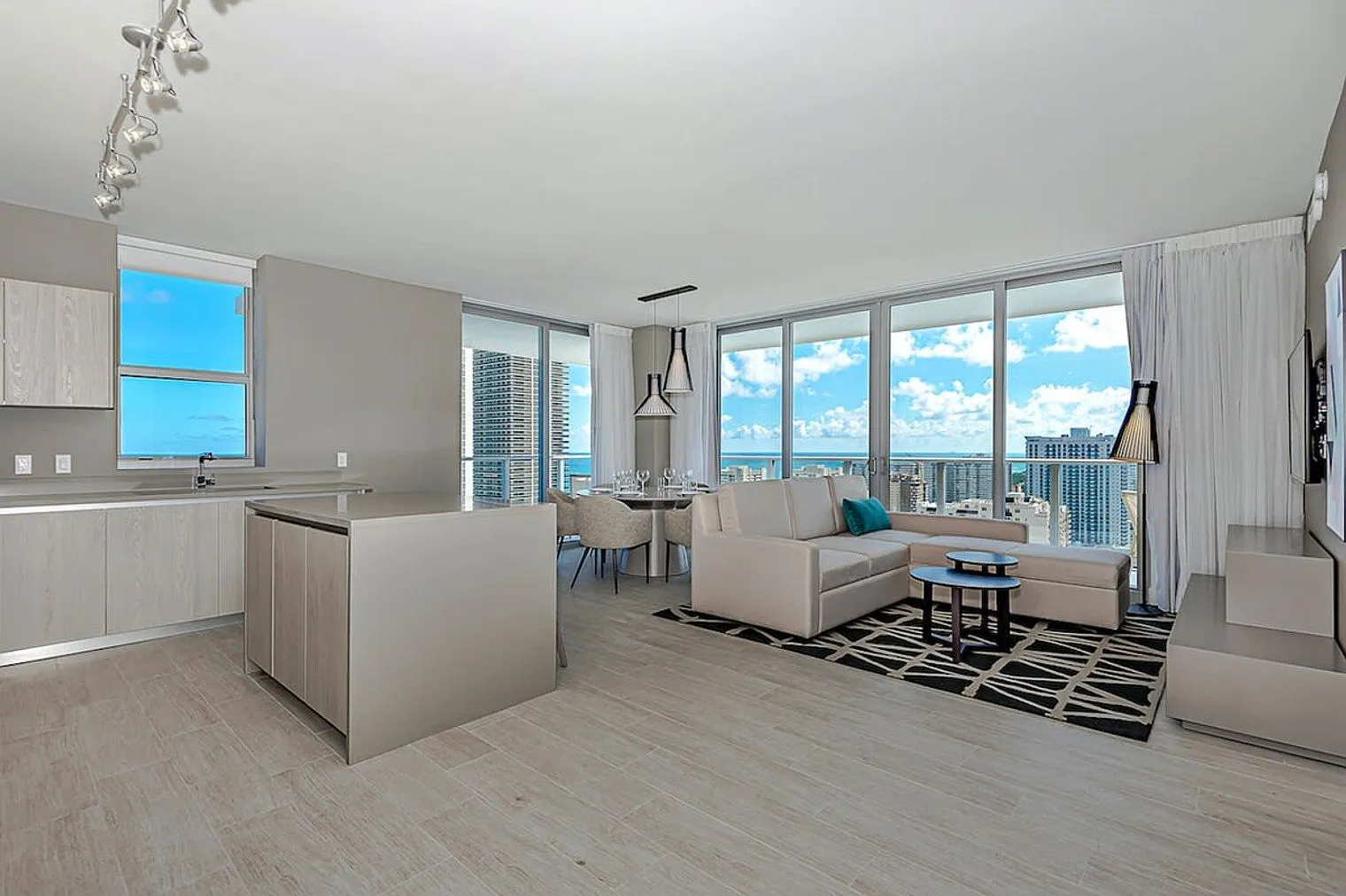 2 bed, 2.0 bath, 1097 sqft, $5,921 — Photo 1