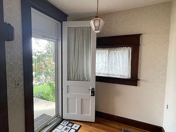 5th image of 127 W 1st St