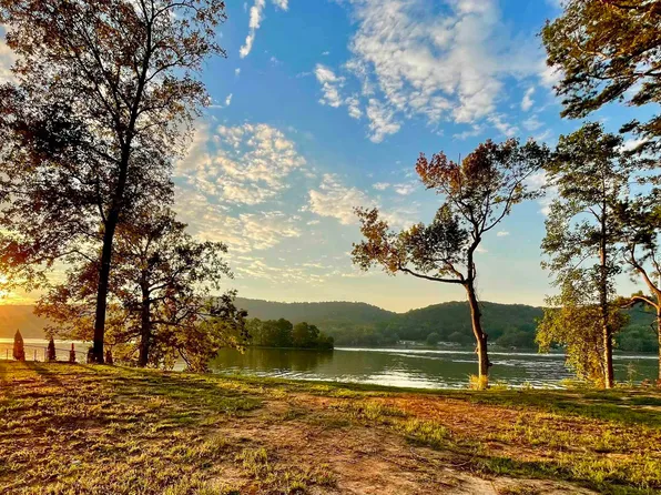 2784 Lake Forest Dr N, Gadsden, AL 35907