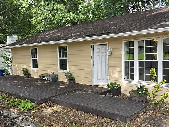 2nd image of 404 Hemlock Dr