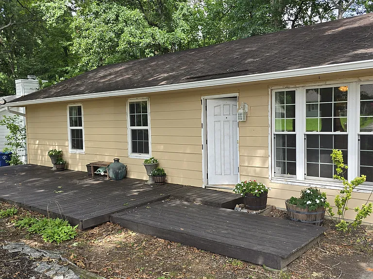 404 Hemlock Dr — Photo 2