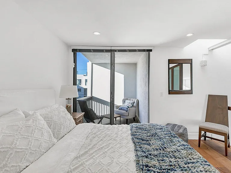1025 Ocean Avenue — Photo 74
