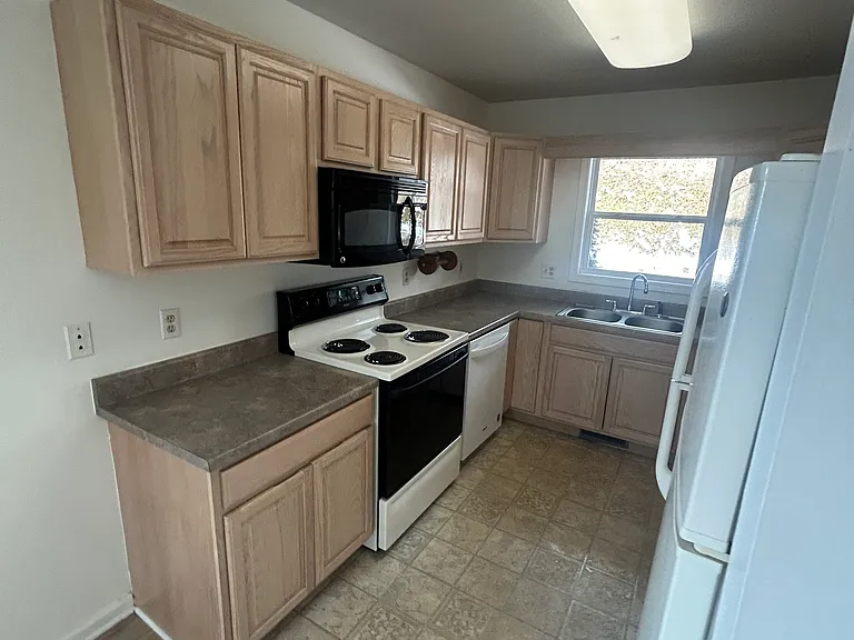 140 Randolph St #B — Photo 4
