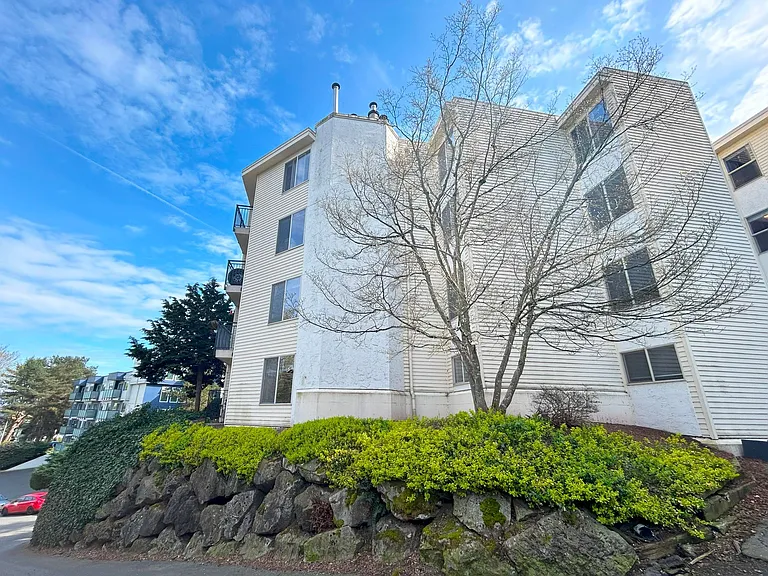 Lawton Park Apartments — Photo 7