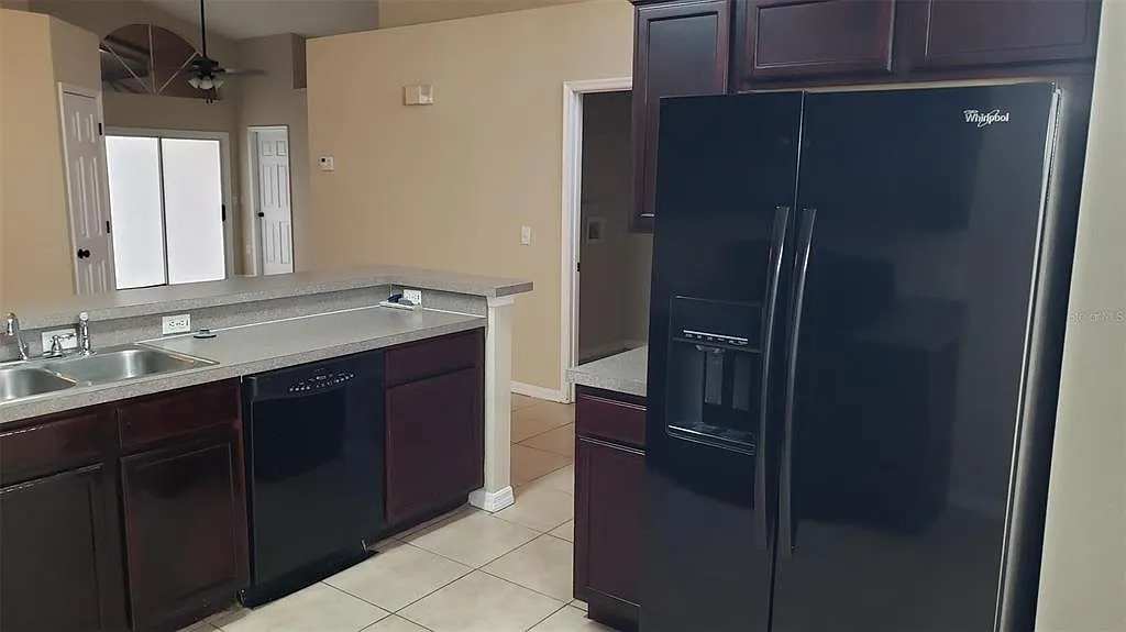 4 bed, 2.0 bath, 1446 sqft, $1,995 — Photo 4