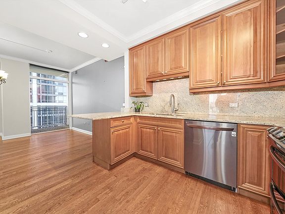 5th image of 1250 S Michigan Ave APT 2301