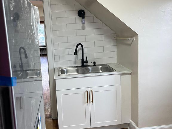 2nd image of 1019 Chenango St #3