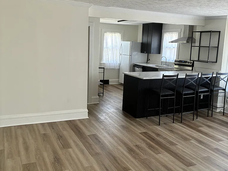172 E Main St #D — Photo 4