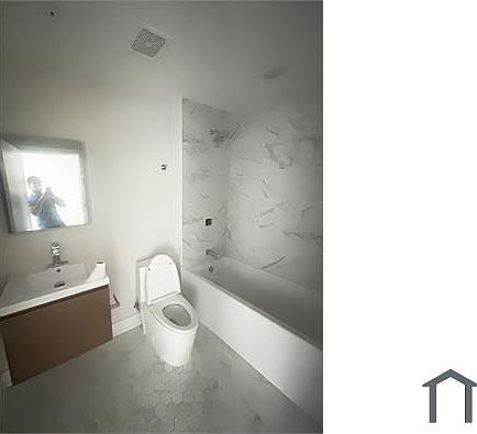 5th image of 401 E Walnut Ln #506