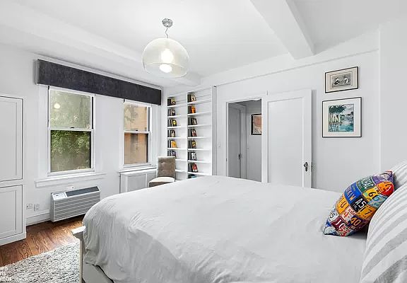 5th image of 315 E 68th St #4G