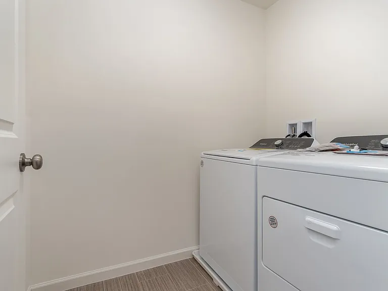 7869 Oak Brook Dr — Photo 25