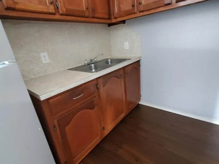 122 W Schunior St #5 — Photo 5