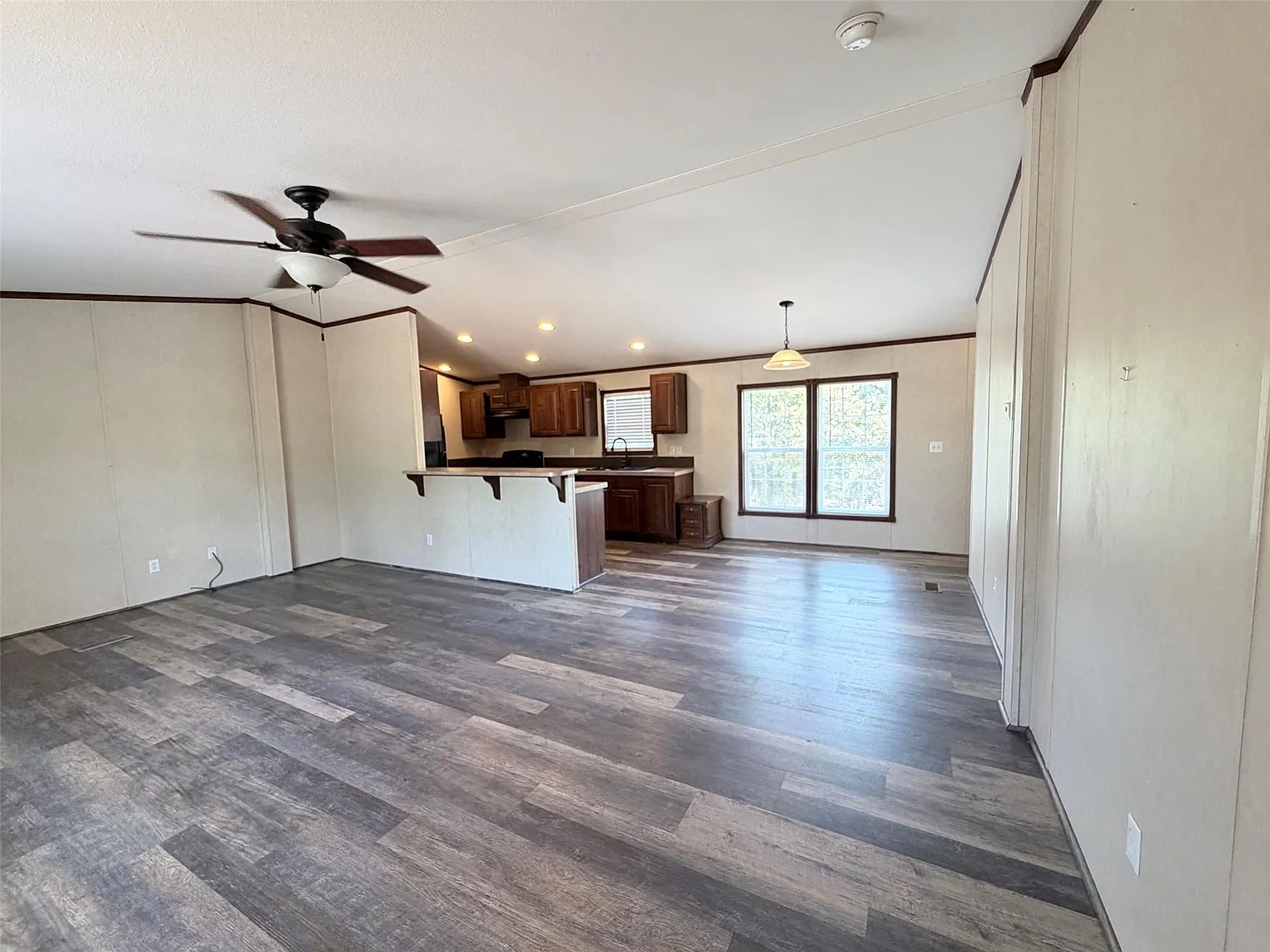 3 bed, 2.0 bath, 1196 sqft, $1,550 — Photo 3
