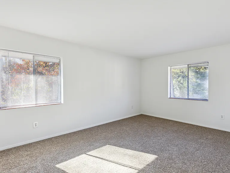 Fairway Club Apartments — Photo 15