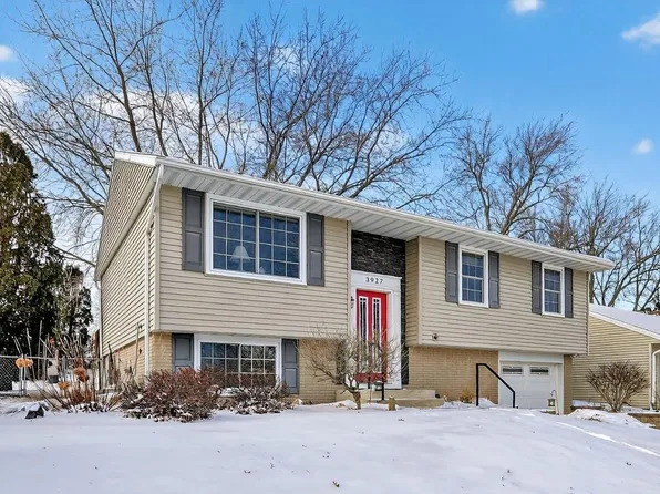 3927 Spruce Hills Dr, Cedar Falls, IA 50613