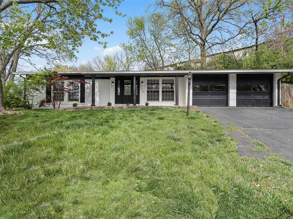 154 Forest Brook Ln, Saint Louis, MO 63146