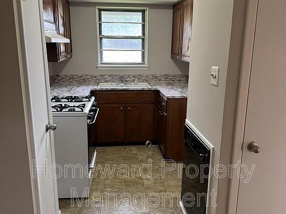 4th image of 270 32nd St NW