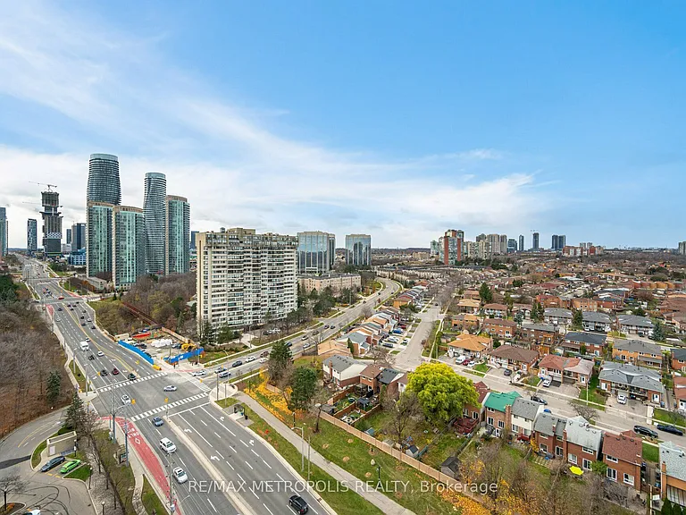 202 Burnhamthorpe Rd E #1704 — Photo 27