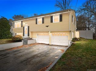 44 Chapel Hill Rd, Oakdale, CT 06370