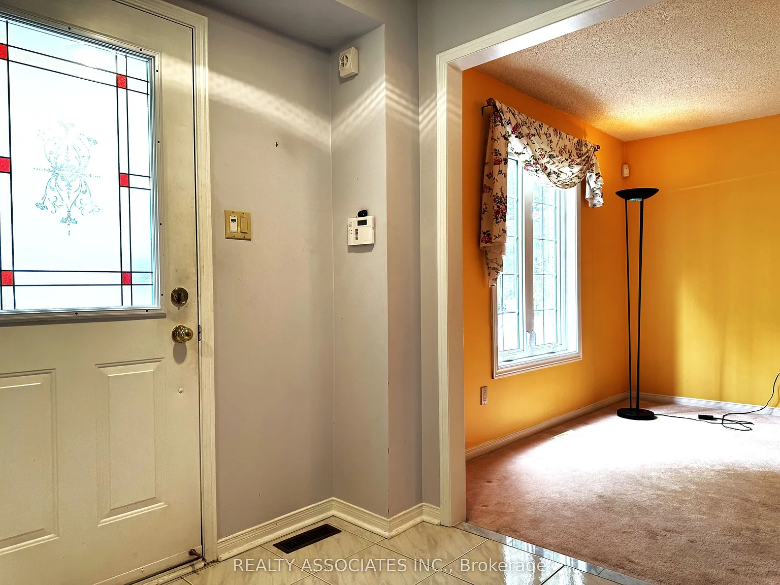 4 bed, $3,800 — Photo 2